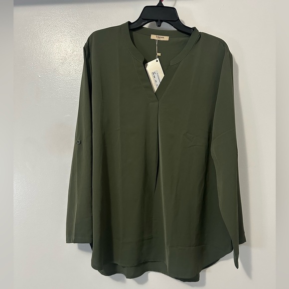 3/4 Sleeve V-neck Blouse - Picture 2 of 8